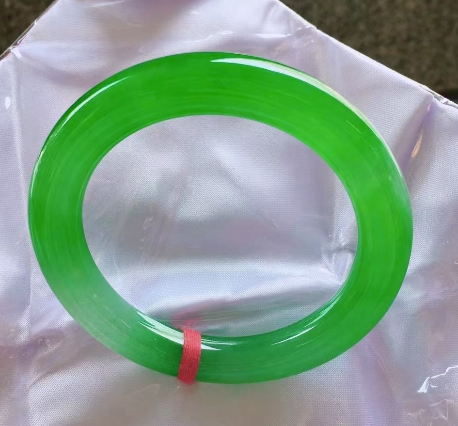 精品翡翠手镯满绿手镯回收展示